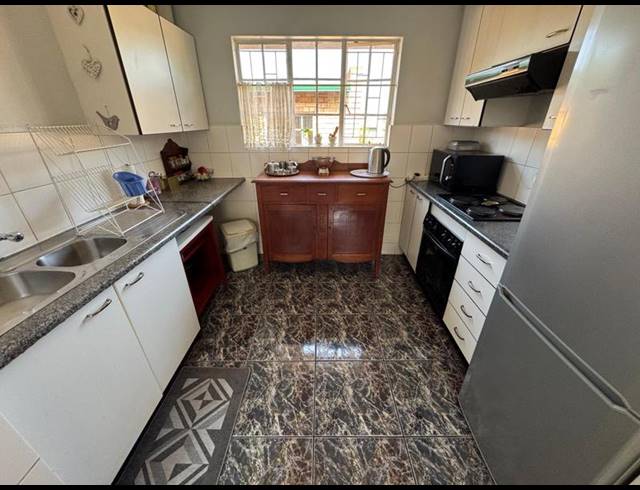 3 BEDROOM TOWNHOUSE FOR SALE IN GLEN MARAIS